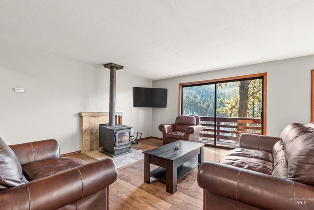 905 Dewey Avenue, Orofino, ID 83544