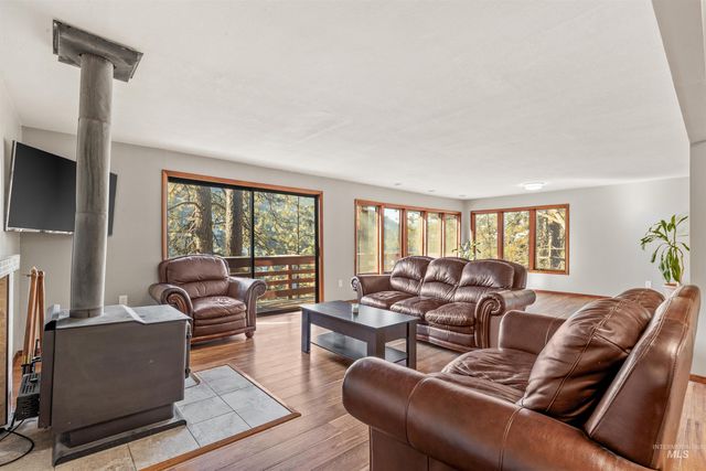 905 Dewey Avenue, Orofino, ID 83544
