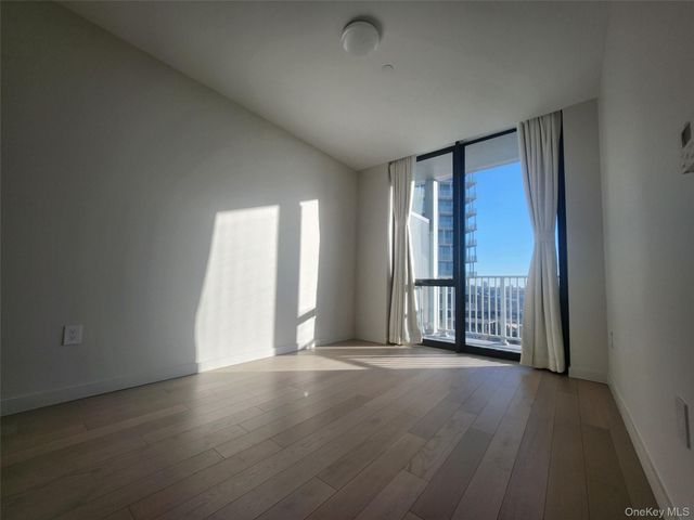 131-02a 40 Road, Flushing, NY 11354