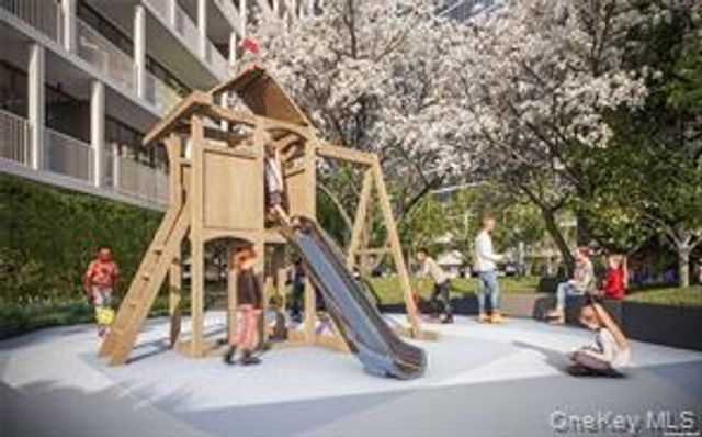 131-02a 40 Road, Flushing, NY 11354