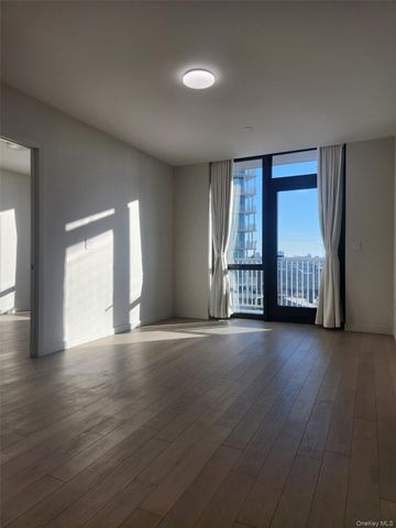 131-02a 40 Road, Flushing, NY 11354