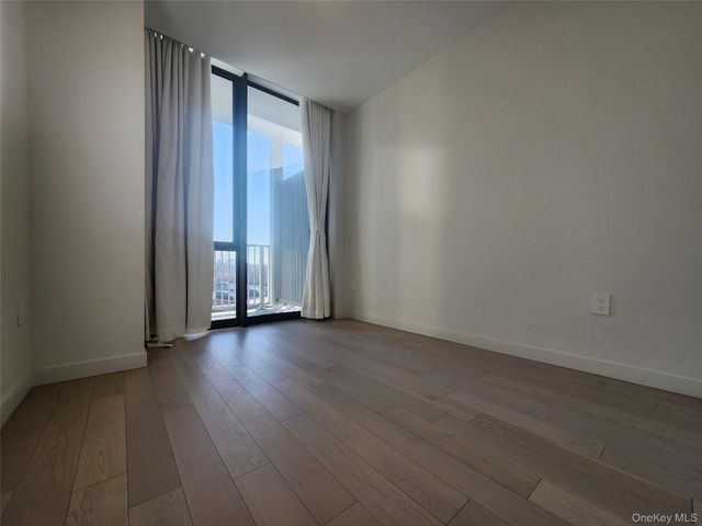 131-02a 40 Road, Flushing, NY 11354