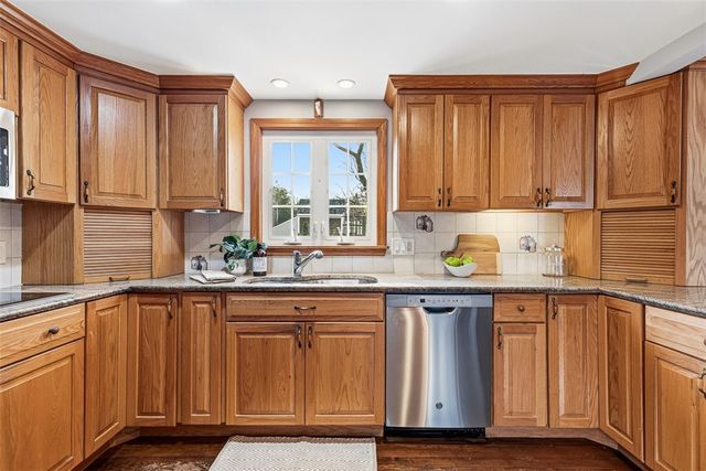 6 Ledge Road, Barrington, RI 02806