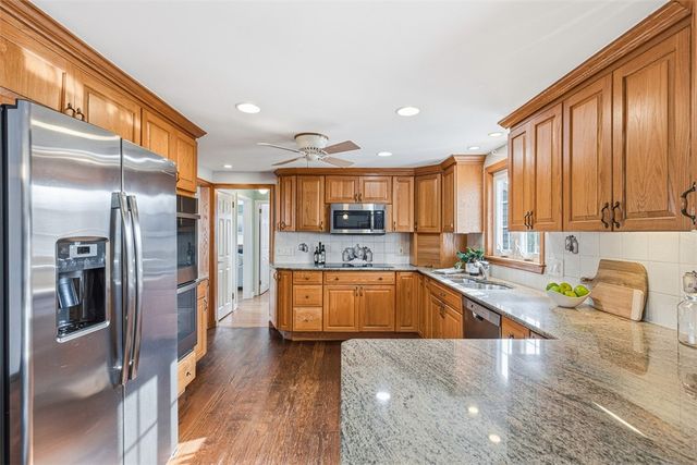 6 Ledge Road, Barrington, RI 02806