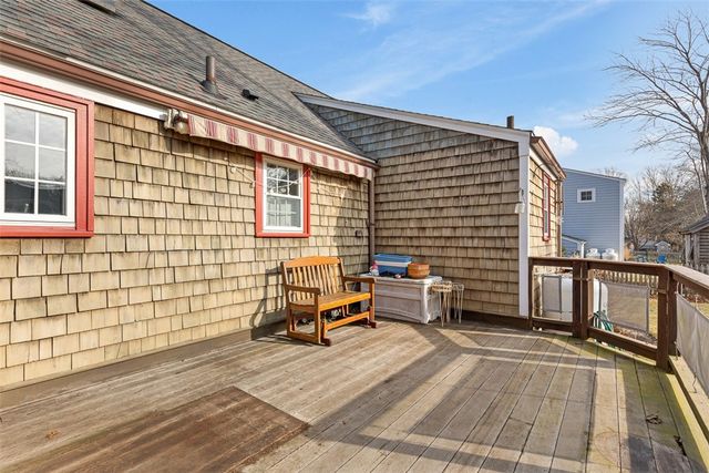 6 Ledge Road, Barrington, RI 02806