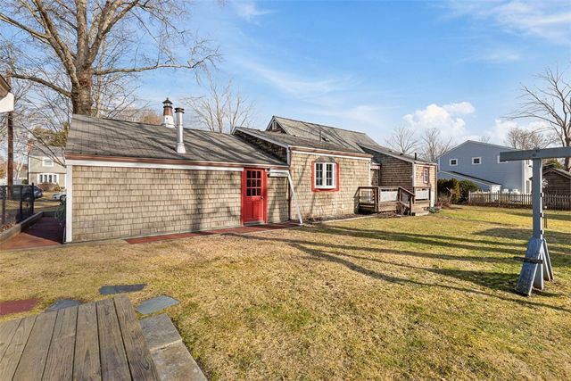 6 Ledge Road, Barrington, RI 02806