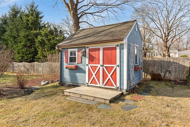 6 Ledge Road, Barrington, RI 02806