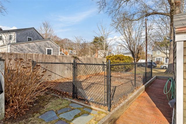 6 Ledge Road, Barrington, RI 02806