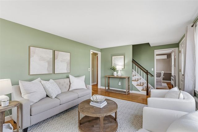 6 Ledge Road, Barrington, RI 02806