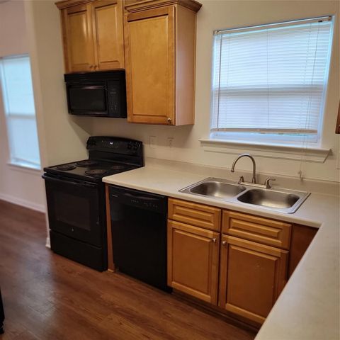 322 7th Avenue N, Texas City, TX 77590