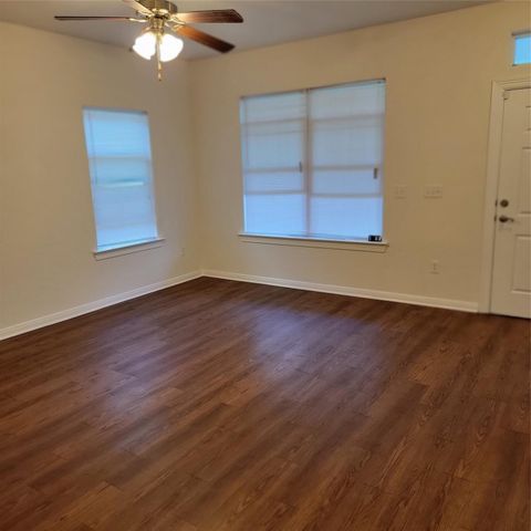 322 7th Avenue N, Texas City, TX 77590