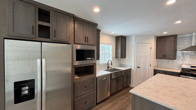 6 Berry Farms Road 64, Sturbridge, MA 01566