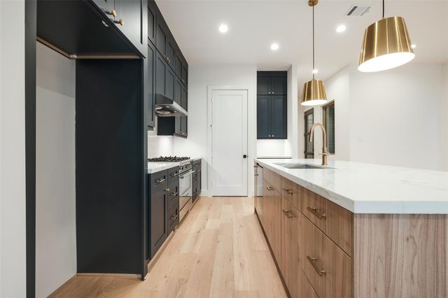 323 Malone Street, Houston, TX 77007