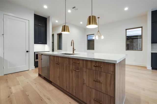 323 Malone Street, Houston, TX 77007