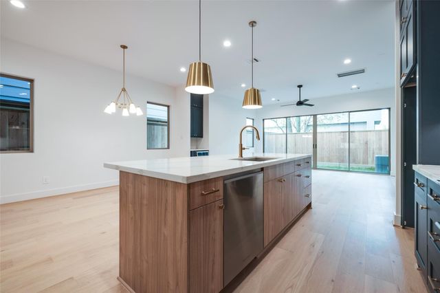 323 Malone Street, Houston, TX 77007