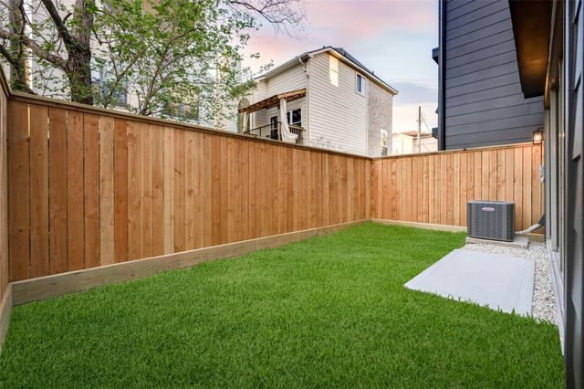 323 Malone Street, Houston, TX 77007