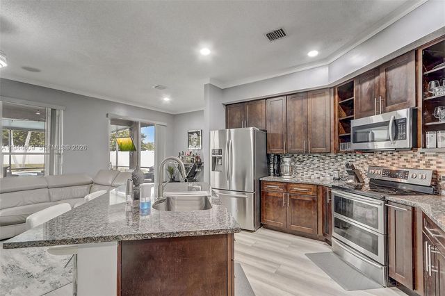 6089 Savannah Way, Lake Worth, FL 33463