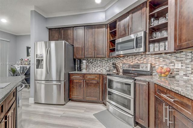 6089 Savannah Way, Lake Worth, FL 33463