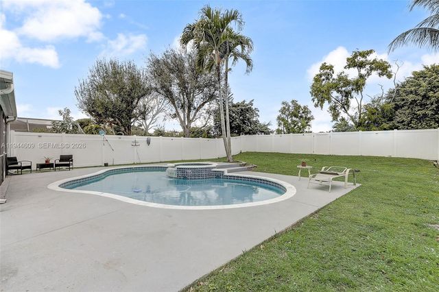 6089 Savannah Way, Lake Worth, FL 33463