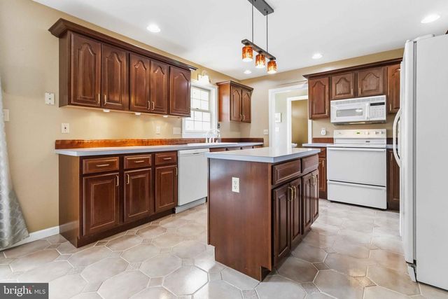 1221 JILL DR, Hummelstown, PA 17036