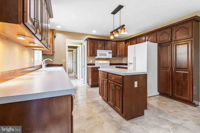 1221 JILL DR, Hummelstown, PA 17036