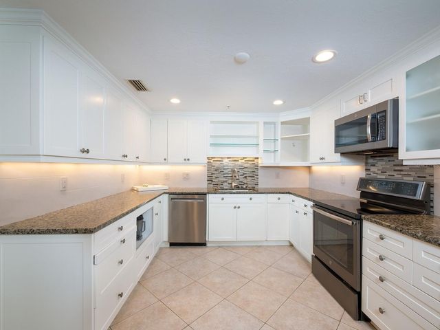 1255 N GULFSTREAM AVENUE 1106, Sarasota, FL 34236