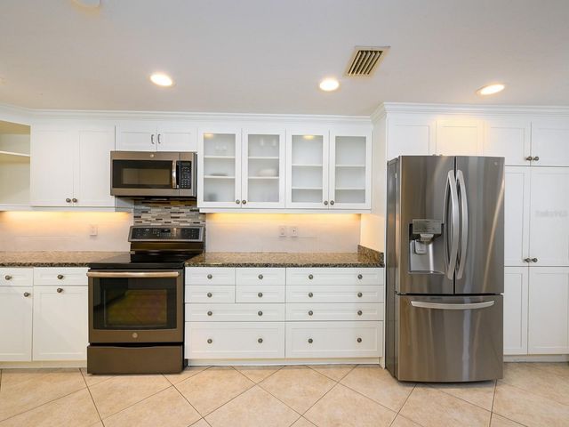 1255 N GULFSTREAM AVENUE 1106, Sarasota, FL 34236