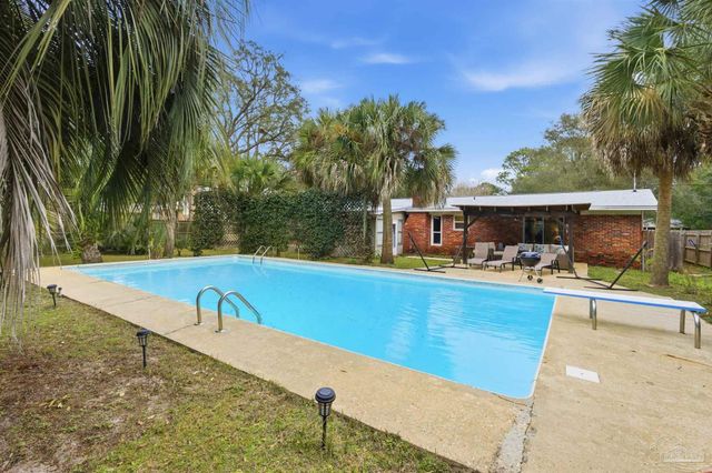 201 S Sunset Blvd, Gulf Breeze, FL 32561