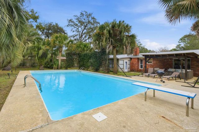 201 S Sunset Blvd, Gulf Breeze, FL 32561