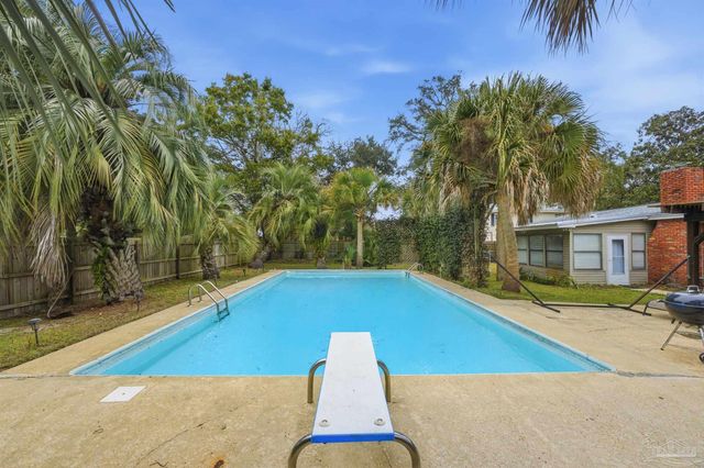201 S Sunset Blvd, Gulf Breeze, FL 32561