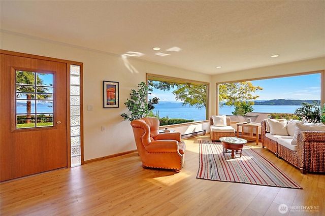 386 Shore Drive, Camano Island, WA 98282