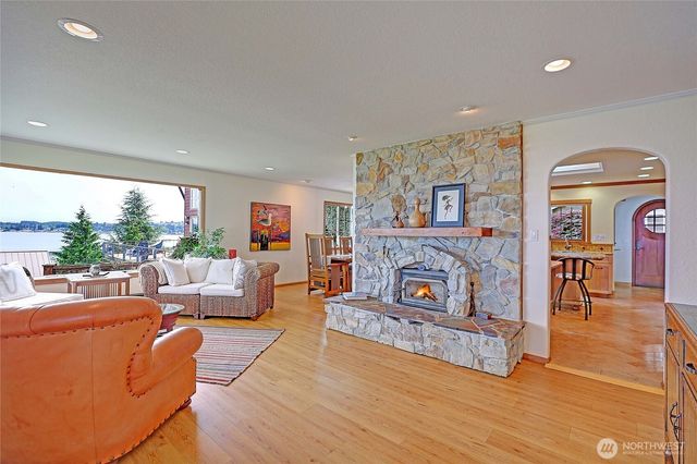 386 Shore Drive, Camano Island, WA 98282