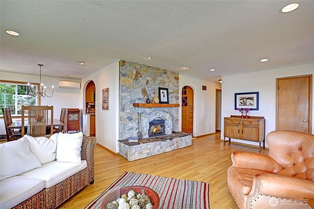 386 Shore Drive, Camano Island, WA 98282