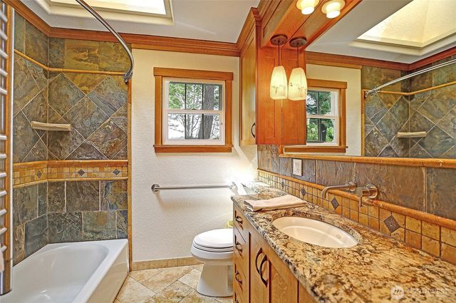 386 Shore Drive, Camano Island, WA 98282