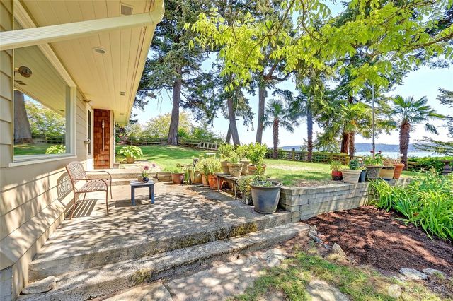 386 Shore Drive, Camano Island, WA 98282