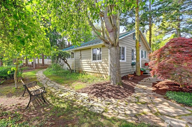 386 Shore Drive, Camano Island, WA 98282