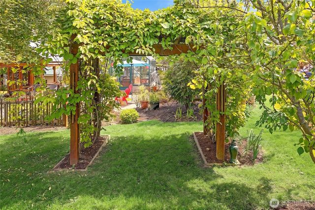 386 Shore Drive, Camano Island, WA 98282