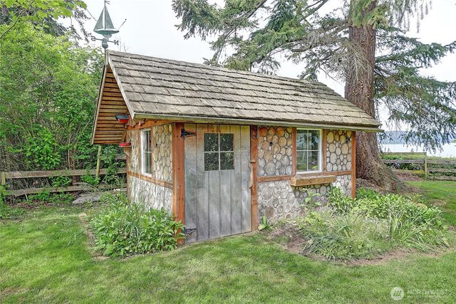 386 Shore Drive, Camano Island, WA 98282