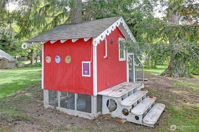 386 Shore Drive, Camano Island, WA 98282