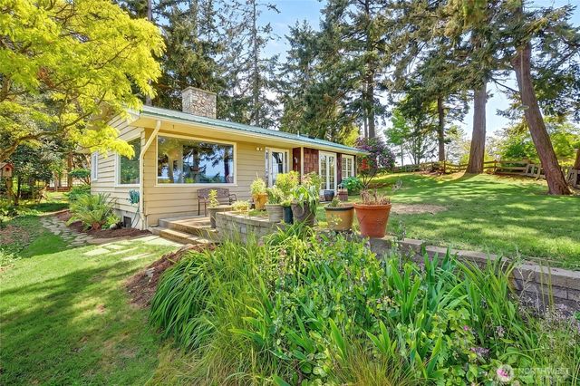 386 Shore Drive, Camano Island, WA 98282