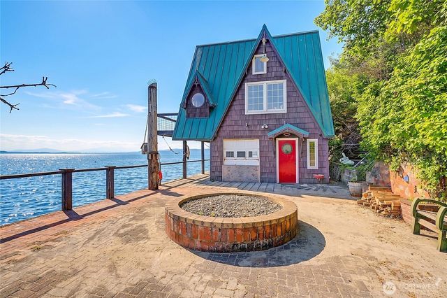 386 Shore Drive, Camano Island, WA 98282