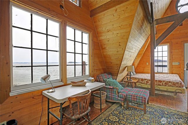 386 Shore Drive, Camano Island, WA 98282
