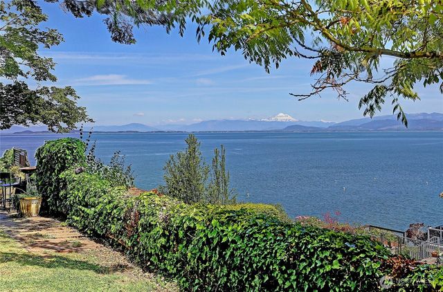 386 Shore Drive, Camano Island, WA 98282