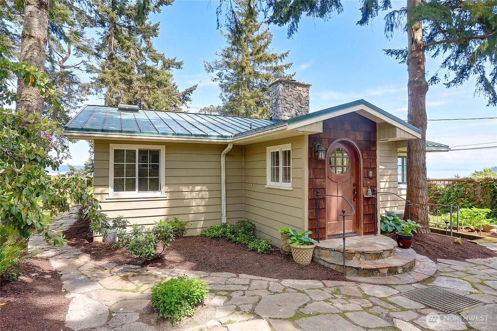386 Shore Drive, Camano Island, WA 98282