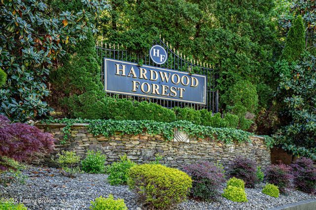 4103 Smarty Jones Dr, Louisville, KY 40214