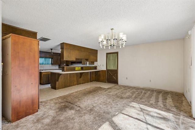 8 Burk Way, Del City, OK 73115