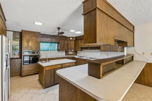 8 Burk Way, Del City, OK 73115
