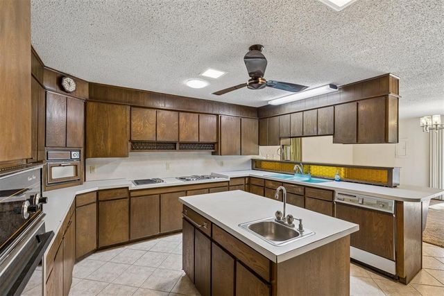 8 Burk Way, Del City, OK 73115