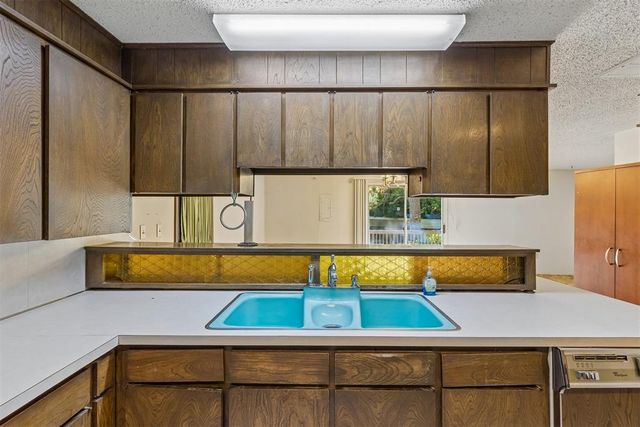 8 Burk Way, Del City, OK 73115