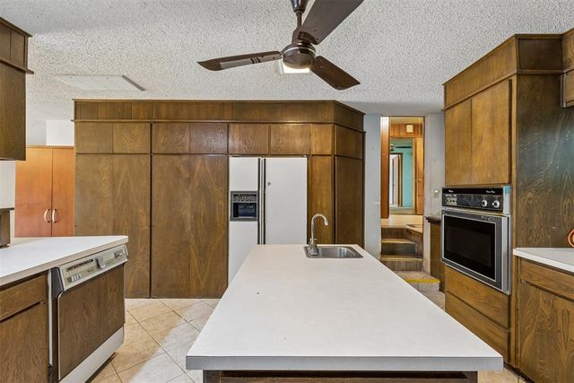 8 Burk Way, Del City, OK 73115
